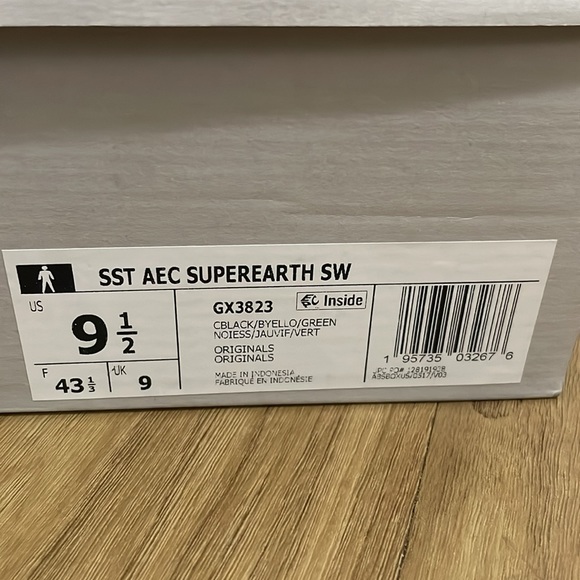 Super Earth Adidas - Picture 6 of 6